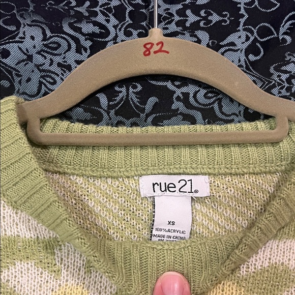 Rue21 Green and Cream Floral Sweater, excellent choice and condition, size XS - Picture 4 of 8